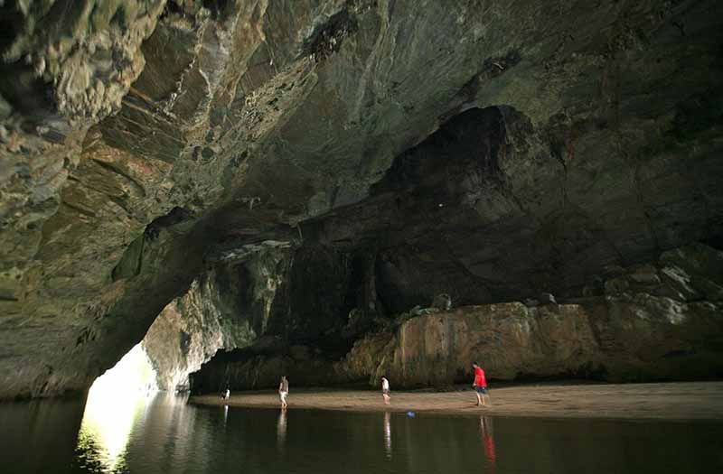 Puong Cave, Bac Kan, Vietnam