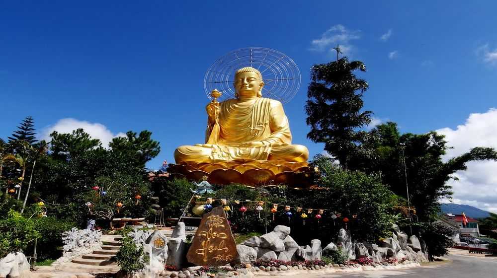 Golden Buddha Pagoda (Van Hanh Zen Monastery) in Da Lat