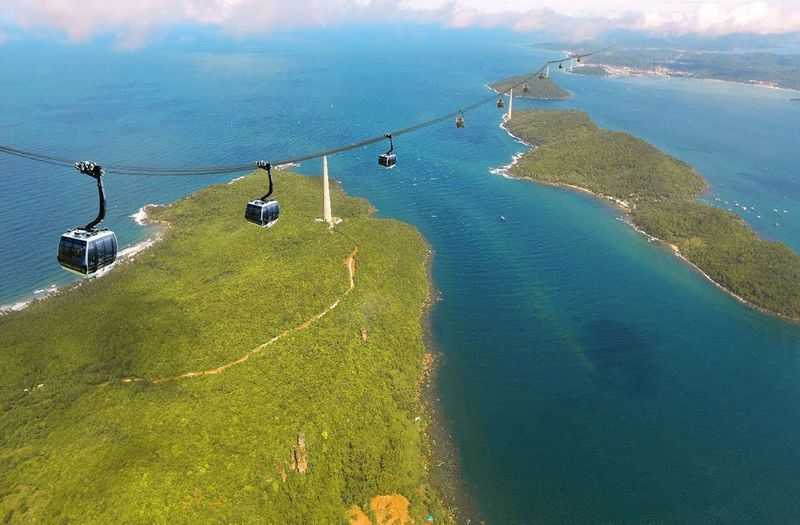 An Thoi - Hon Thom cable car system with more than 7km from An Thoi to Hon Thom island is an interesting experience to discover for you when traveling to Phu Quoc. (Things to do in Phu Quoc Island that you must try)