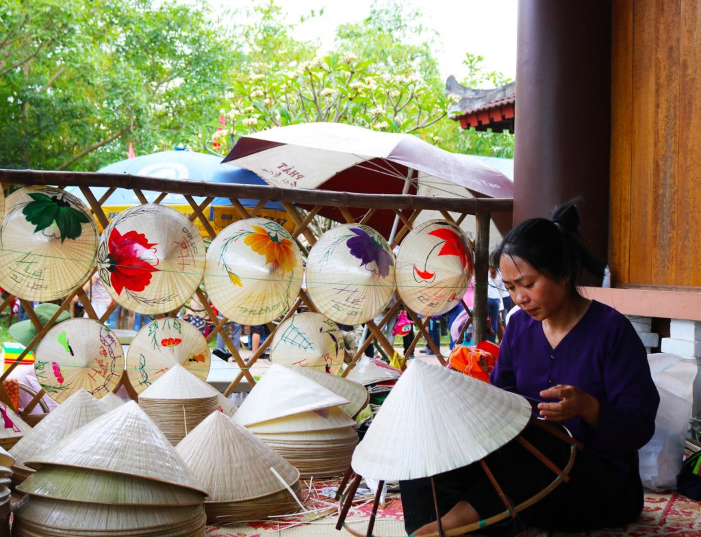 Palm-leaf conical hat (Best traditional Vietnamese)