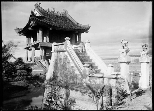 One Pillar Pagoda in 1896. Photo: Firmin André Salles.