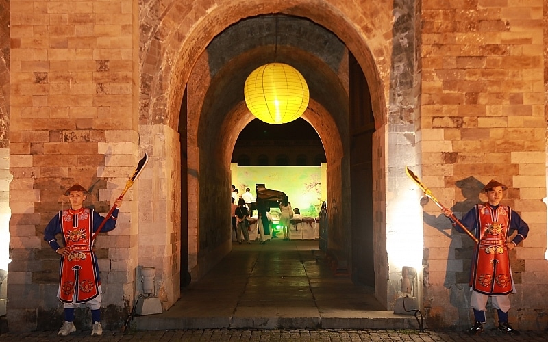 Night tour “Decoding the Imperial Citadel of Thang Long”