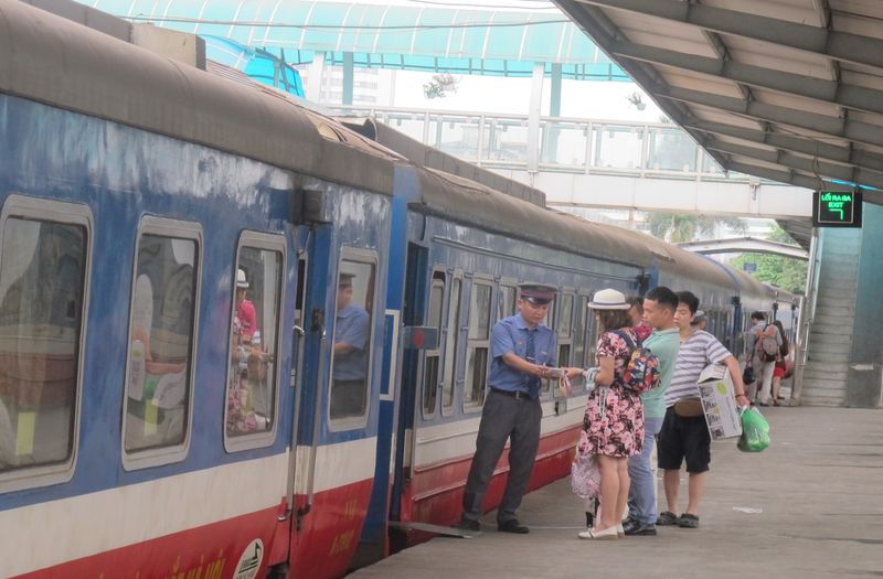 Simple procedures when travel by train in Vietnam.