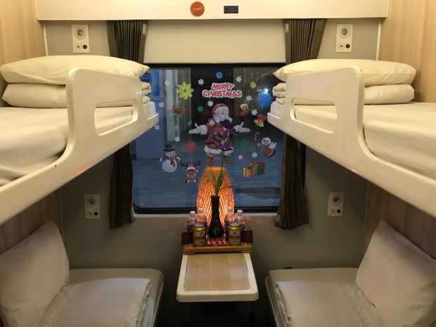 Violette Express - Train from Hanoi to Sapa