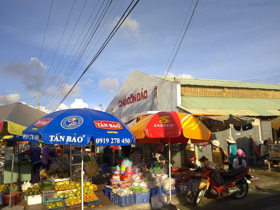 Con Dao Market - A destination not to be missed when you want to buy something.