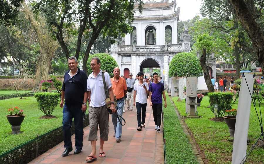 hanoi free walking tour