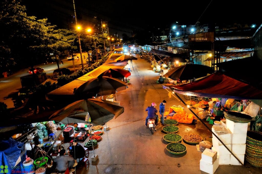 Long Bien Night Market (Hanoi Night markets)