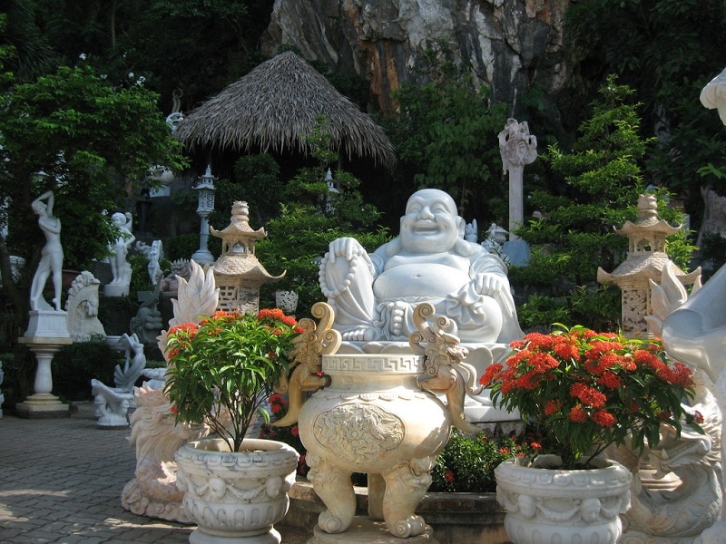 Non-Nuoc stone carving village is a destination that many tourists visit when visiting Ngu Hanh Son