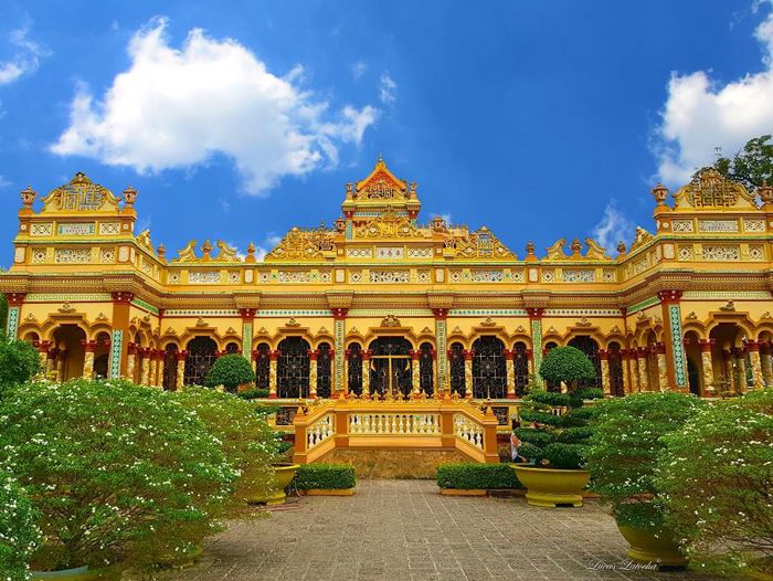 Vinh Trang Pagoda - The 150-year-old pagoda in Tien Giang