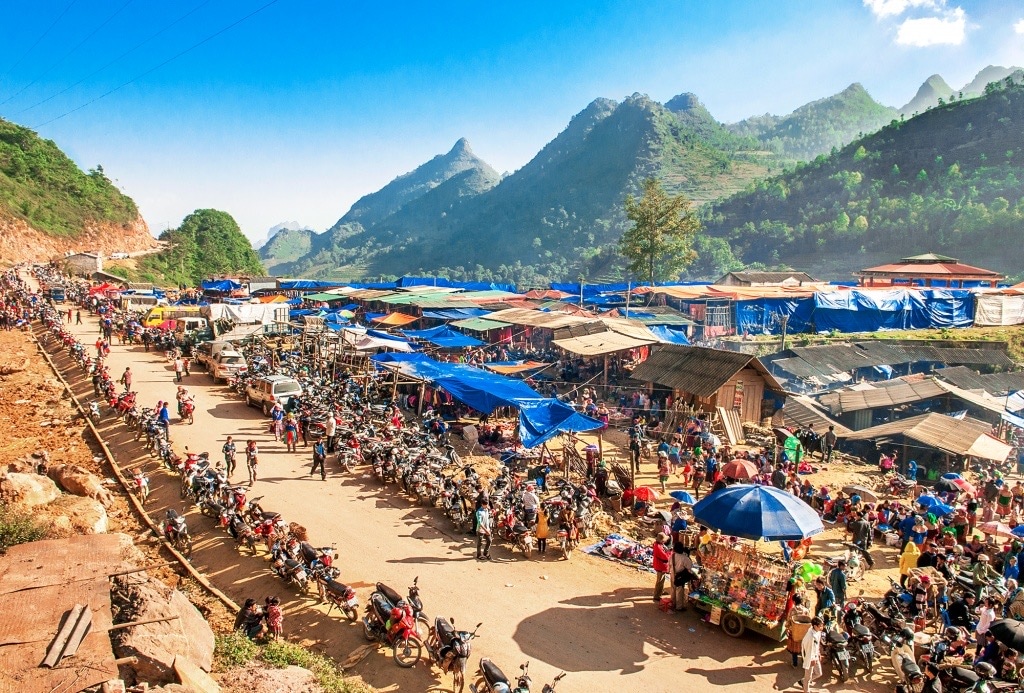 Bac Ha Market is a place to exchange goods and a place for cultural exchanges between local ethnic groups.
