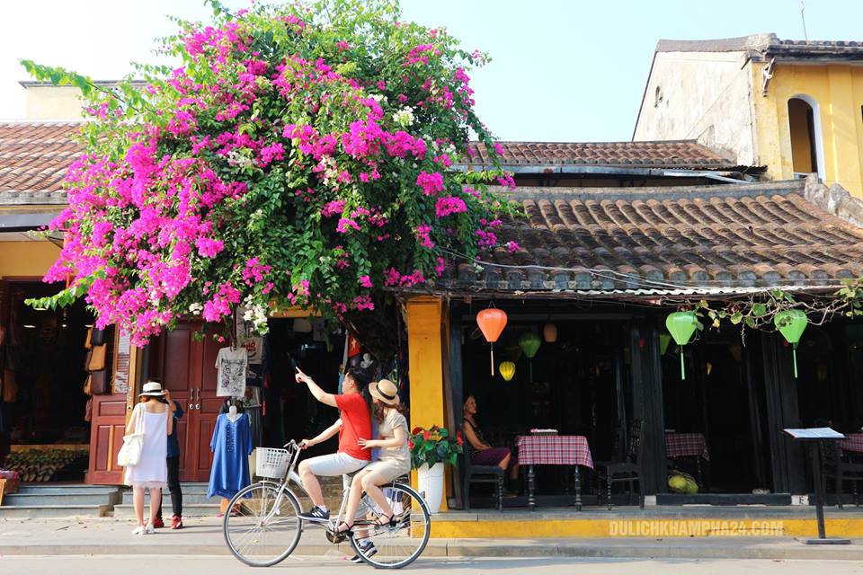 One of the delights of a visit to Hoi An is that it's possible to do most things on foot or by bicycle (Hoi An Ancient Town)
