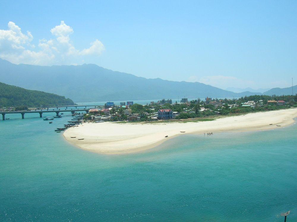 Lang Co Bay, Hue. (Top 10 most beautiful bays in Vietnam)