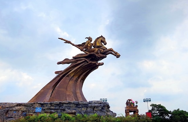 Thanh Giong Monument