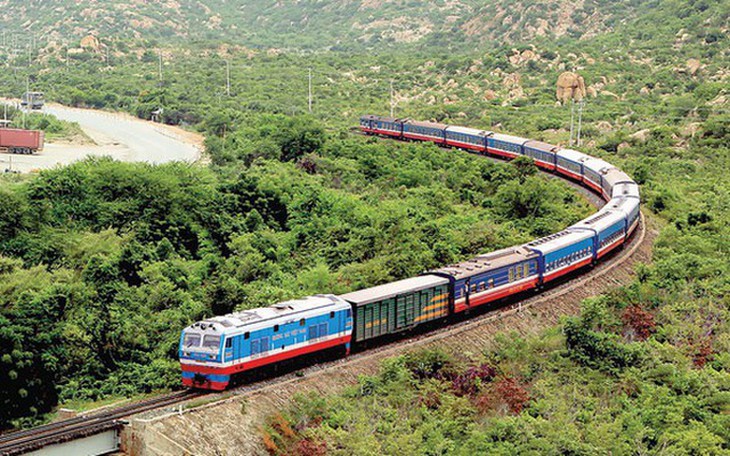 Reunification Express Train in Vietnam (Travel Vietnam by train)