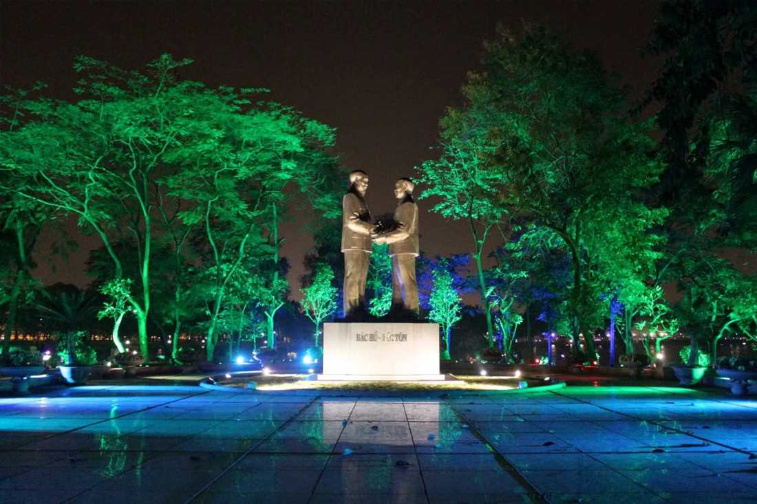 Monument of Uncle Ho - Uncle Ton.