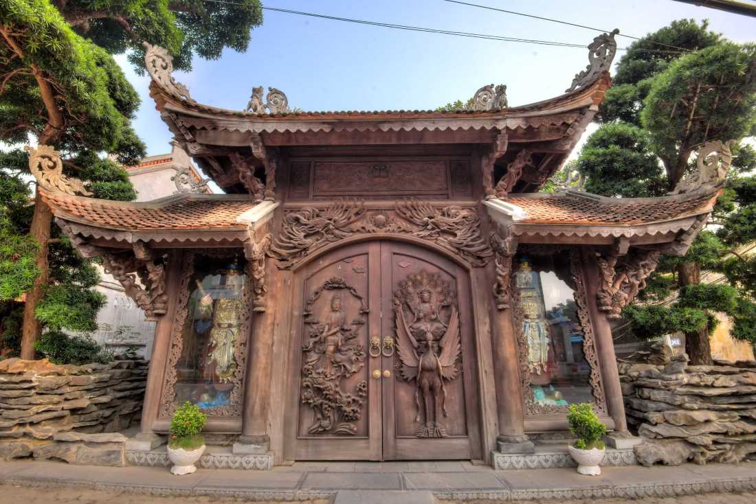 The gate of Van Nien Pagoda