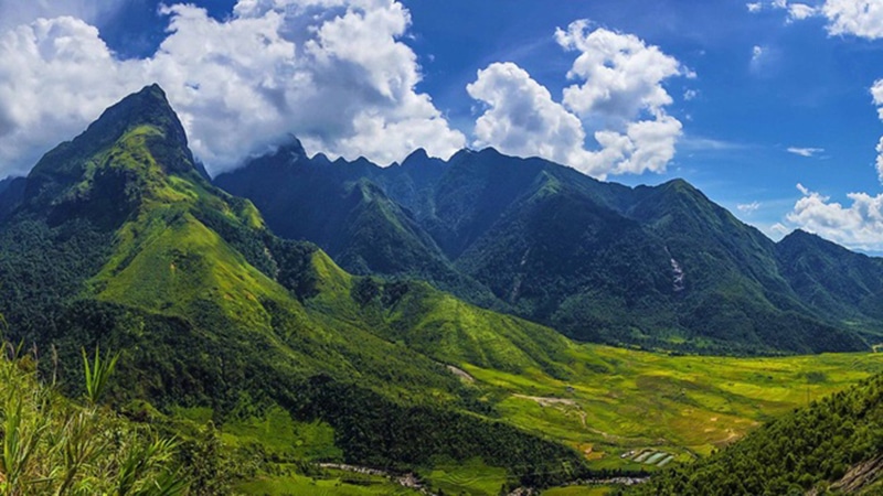 Hoang Lien Son mountain range (Most beautiful natural wonders in Vietnam)