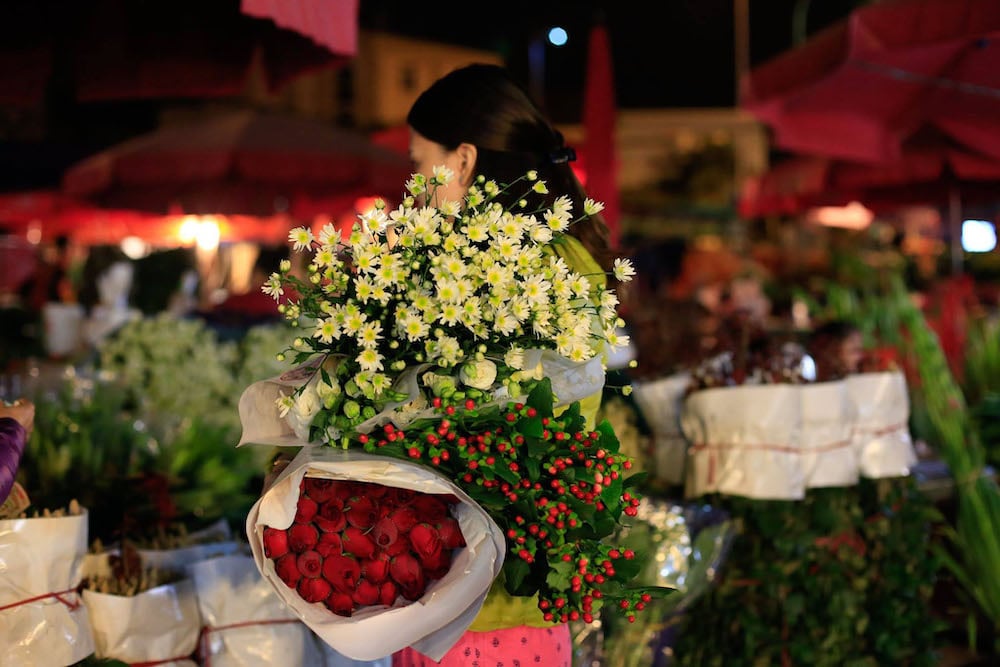 Night flower market in Hanoi