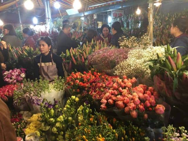 With a cheap price, this is one of the favorite places for flower lovers