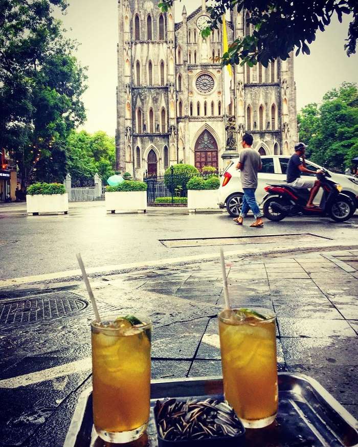 Drinking lemon tea in Nha Tho street near St. Joseph's Cathedral, Hanoi will be an unforgettable experience for you