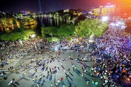 Hoan Kiem Lake Walking Street. Photo: sggp.org.vn