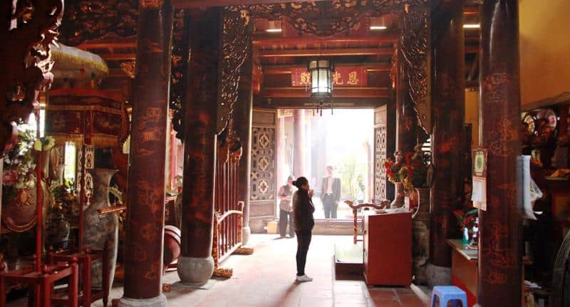 People often go to Bach Ma Temple to pray