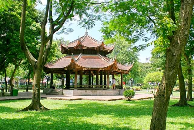 Giám garden (Temple of Literature Hanoi)