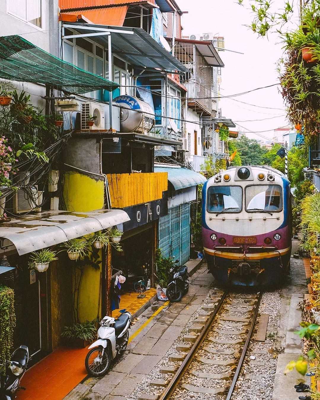 Hanoi train street