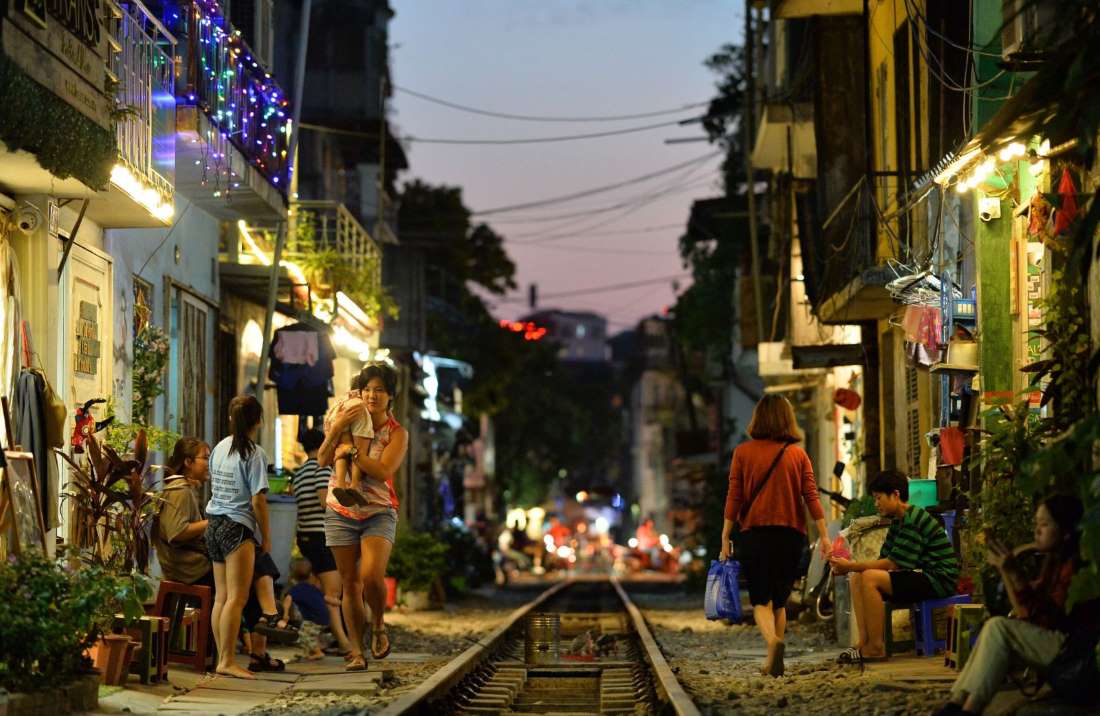 Hanoi train street on night