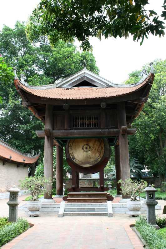 "Sấm" Drum at Temple of Literature Hanoi (Temple of Literature Hanoi)