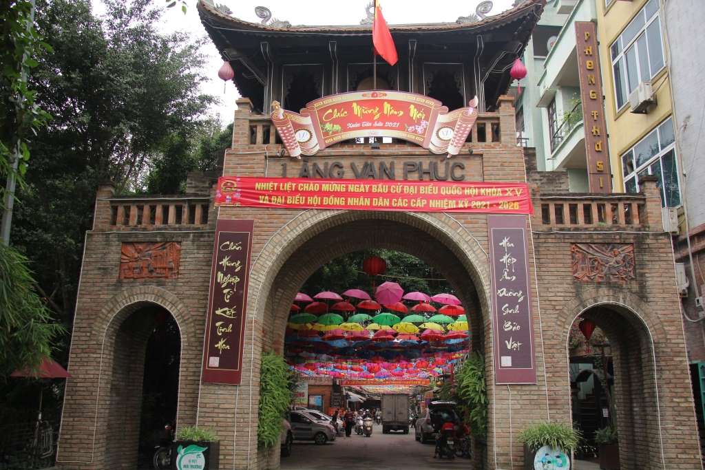 The gate of Van Phuc Silk Village